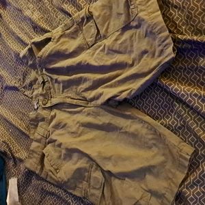 Size 30 men's cargo mountain ridge shorts